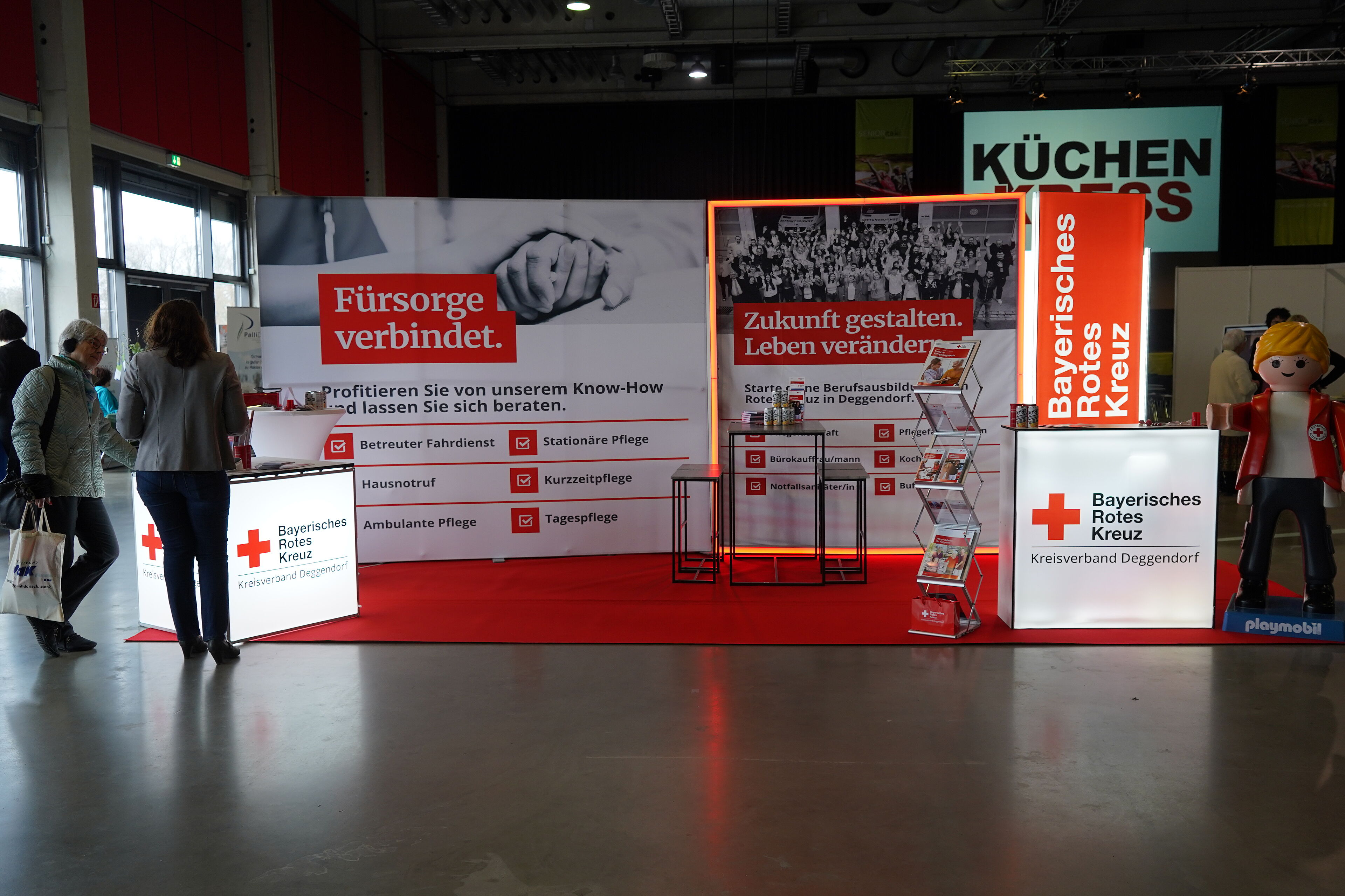 Der Messestand des BRK Deggendorf in der Stadthalle